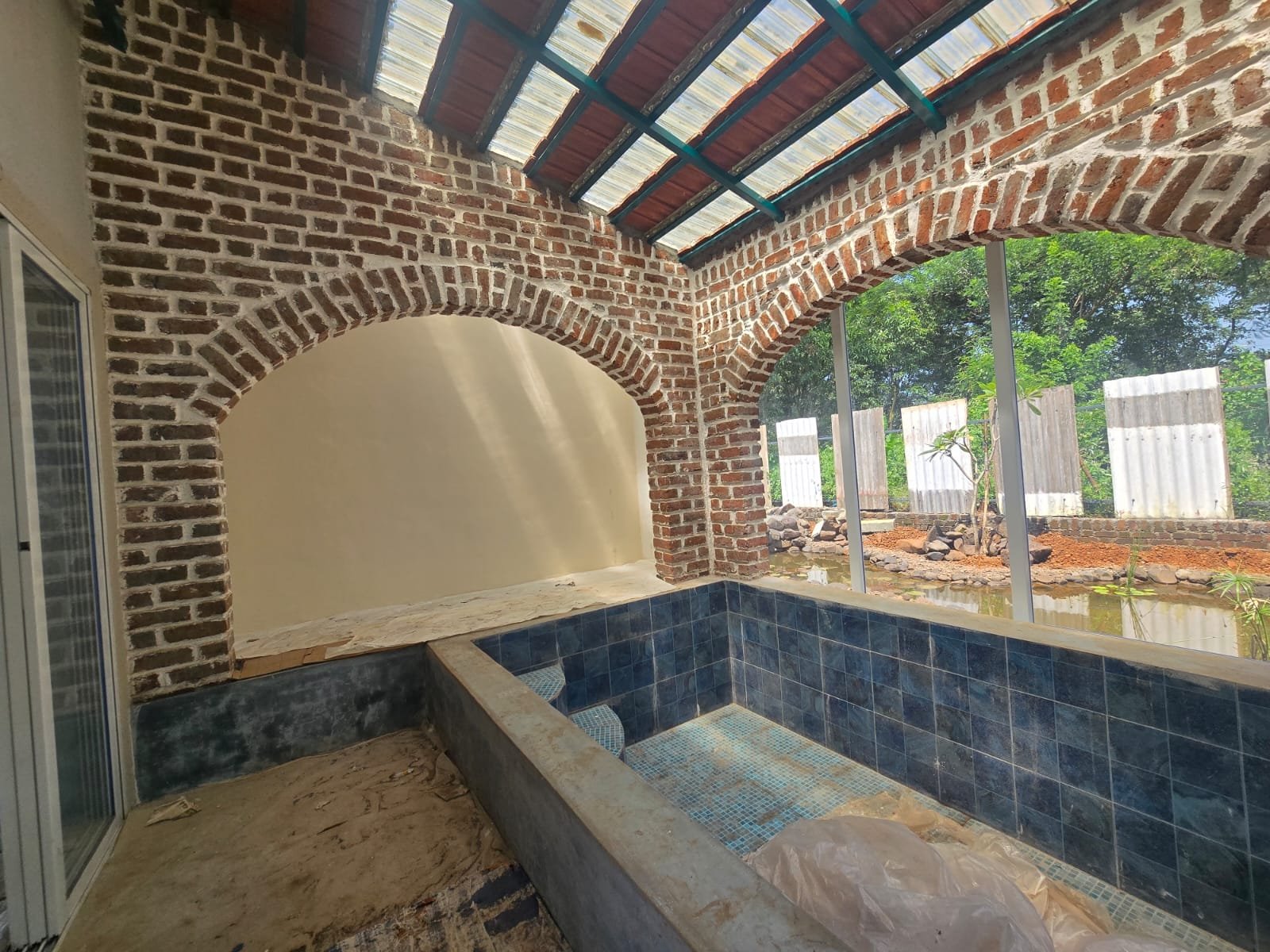Courtyard plunge pool